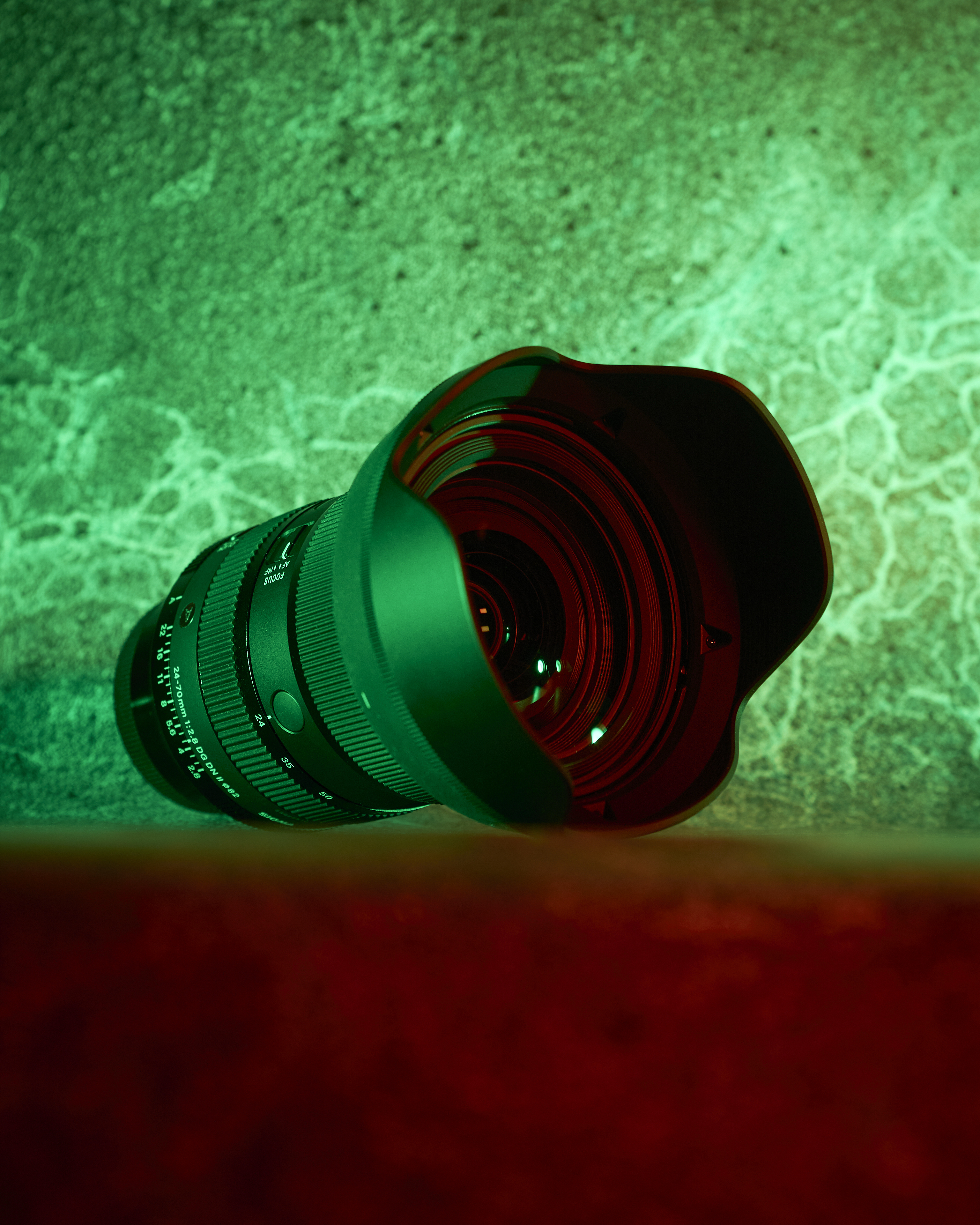 Sigma 24-70mm f/2.8 DG DN II Art — front soczewki i skala szkła, detale wykonania i design.